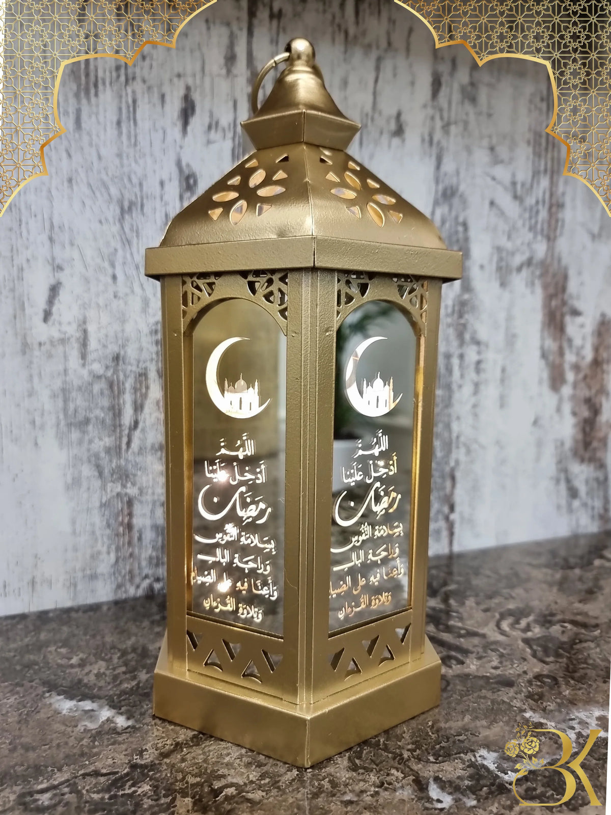 Metal and glass Ramadan lantern for festive home decoration فانوس رمضان مصنوع من المعدن والزجاج