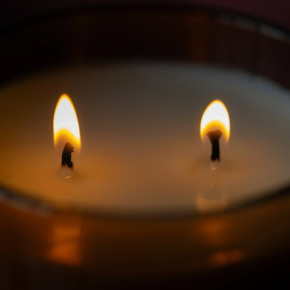 Scented candle in a decorative glass jar ليمون جراس - شمعة