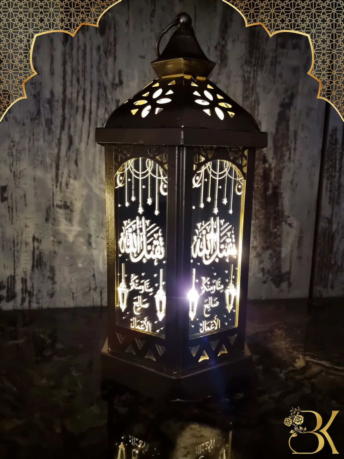 Metal and glass Ramadan lantern for festive home decoration فانوس رمضان مصنوع من المعدن والزجاج
