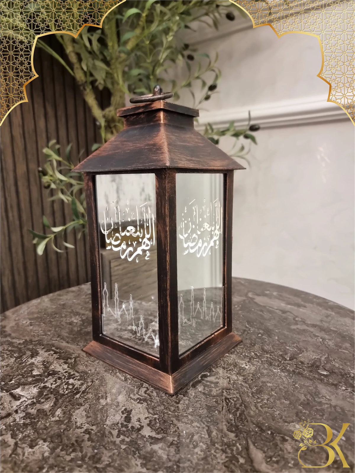 Plastic and glass Ramadan lantern for festive home decoration فانوس رمضان مصنوع من البلاستيك والزجاج