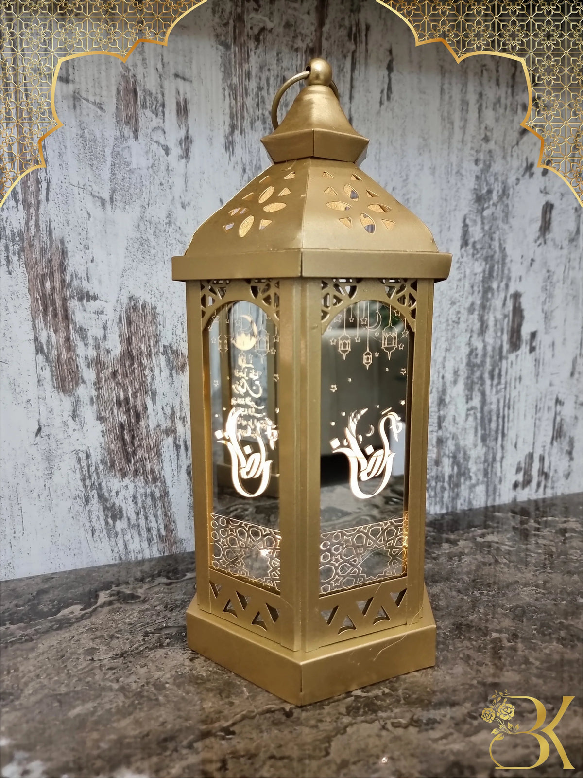 Metal and glass Ramadan lantern for festive home decoration فانوس رمضان مصنوع من المعدن والزجاج