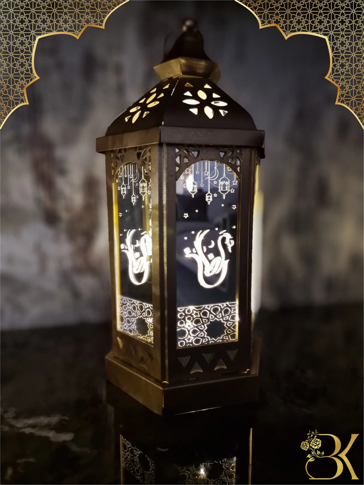 Metal and glass Ramadan lantern for festive home decoration فانوس رمضان مصنوع من المعدن والزجاج