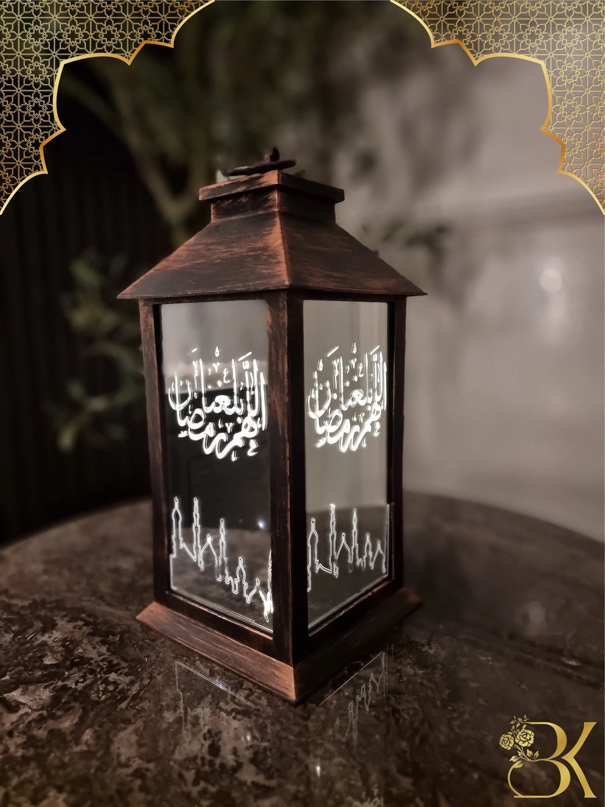 Plastic and glass Ramadan lantern for festive home decoration فانوس رمضان مصنوع من البلاستيك والزجاج