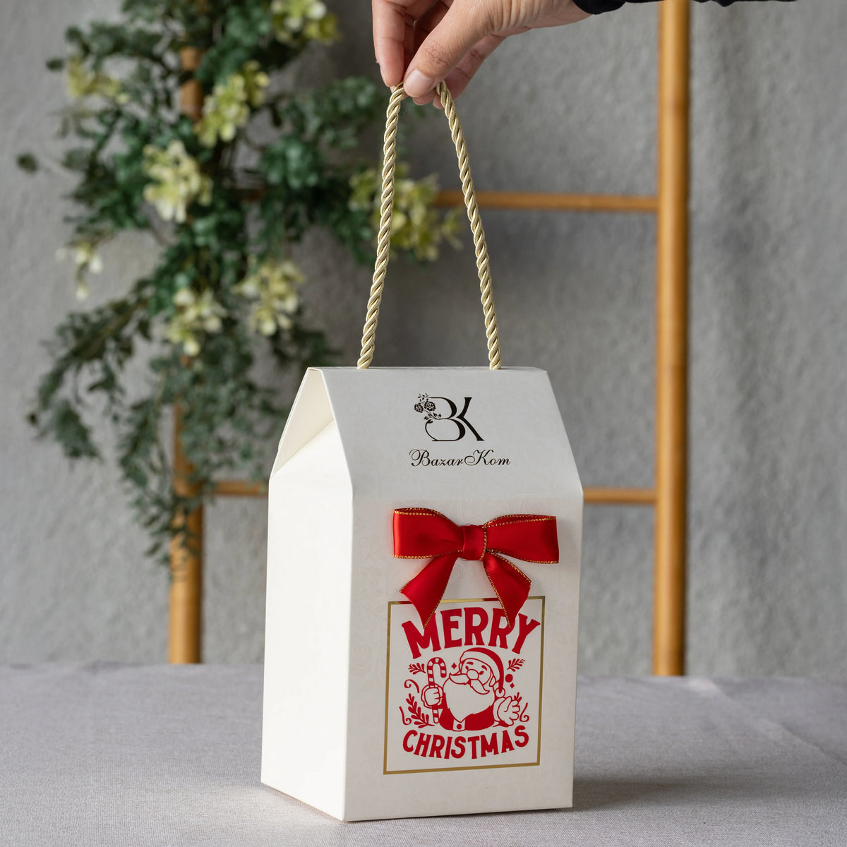 Christmas gift ideas and festive giveaway gifts for guests Christmas & New Year Favors